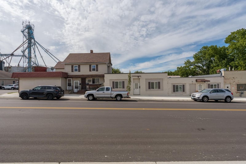 03-307-309 2nd St NW, Waseca, MN 56093