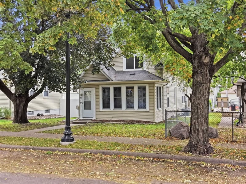 919 26th Ave SE, Minneapolis, MN 55414