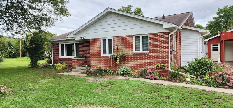 307 Michaels St, Cochrane, WI 54622