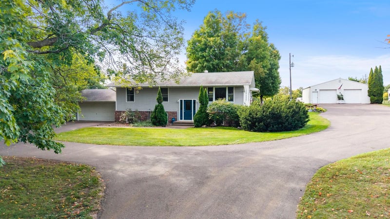 48900 Dogwood Ave, Rush City, MN 55069