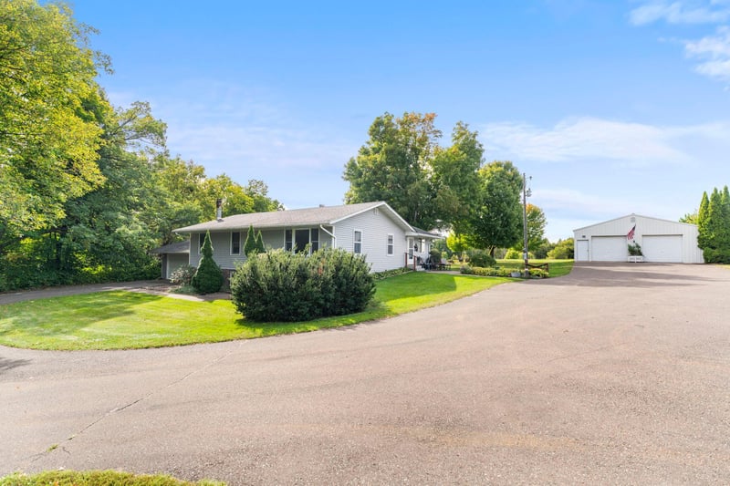 48900 Dogwood Ave, Rush City, MN 55069
