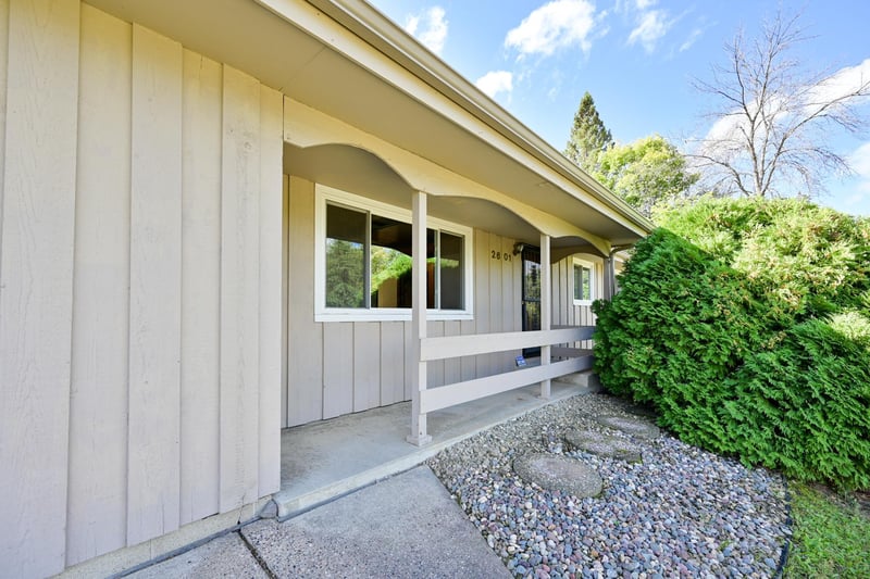 2601 Brookview Dr, Burnsville, MN 55337