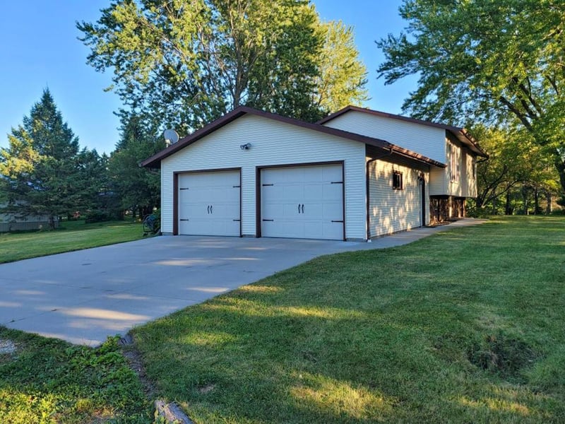 60328 210th Ave, Dodge Center, MN 55927