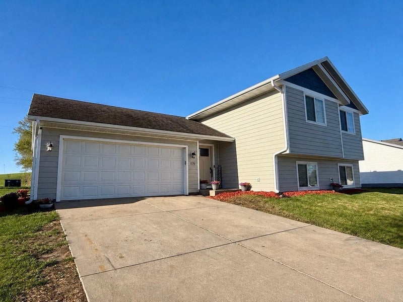 1170 Coakley St, Paynesville, MN 56362