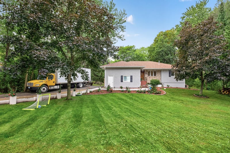 2848 Hallmark Ave N, Oakdale, MN 55128