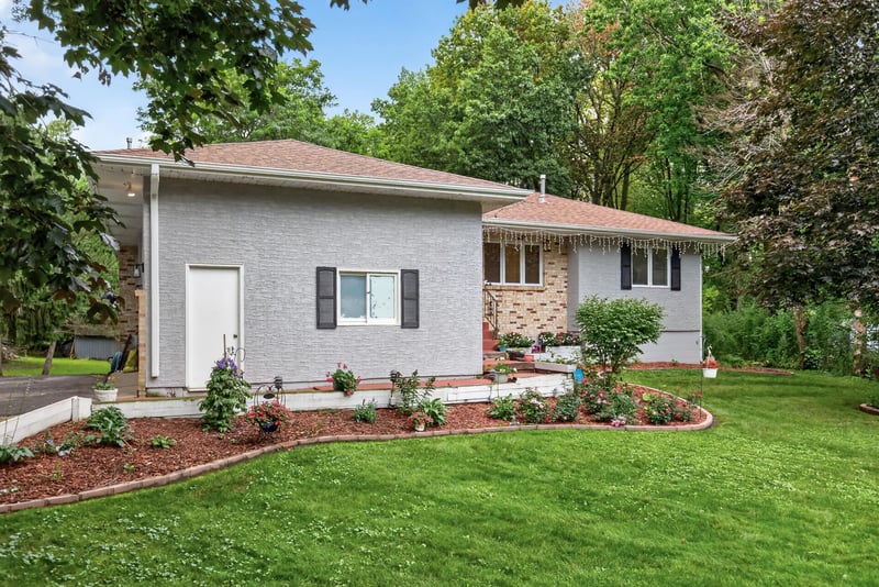 2848 Hallmark Ave N, Oakdale, MN 55128