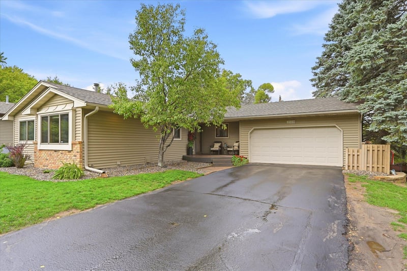 2523 Oak Ct, White Bear Lake, MN 55110