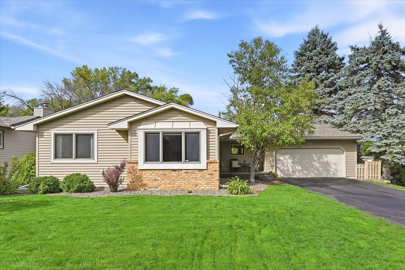 2523 Oak Ct, White Bear Lake, MN 55110