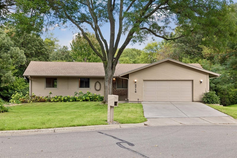 2716 Isle Royale Ct, Burnsville, MN 55337