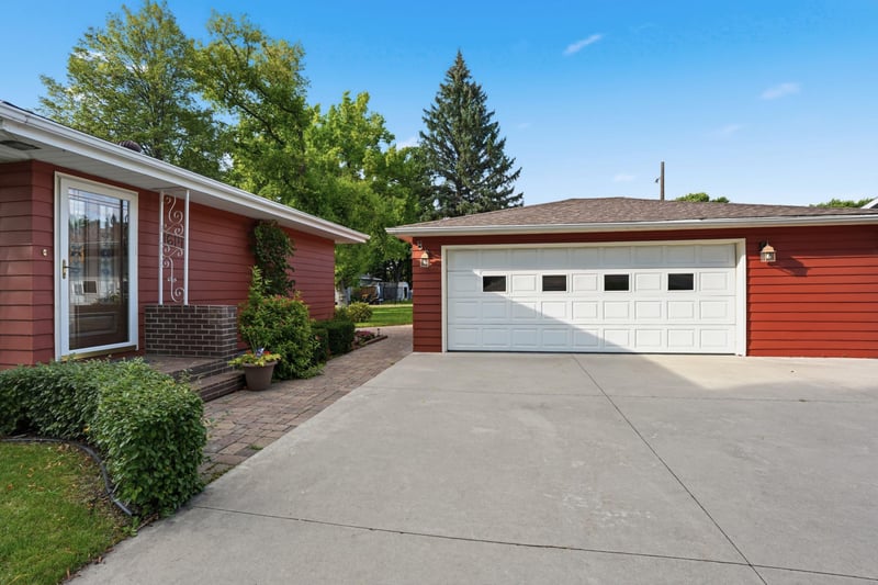 1614 19th St NW, East Grand Forks, MN 56721
