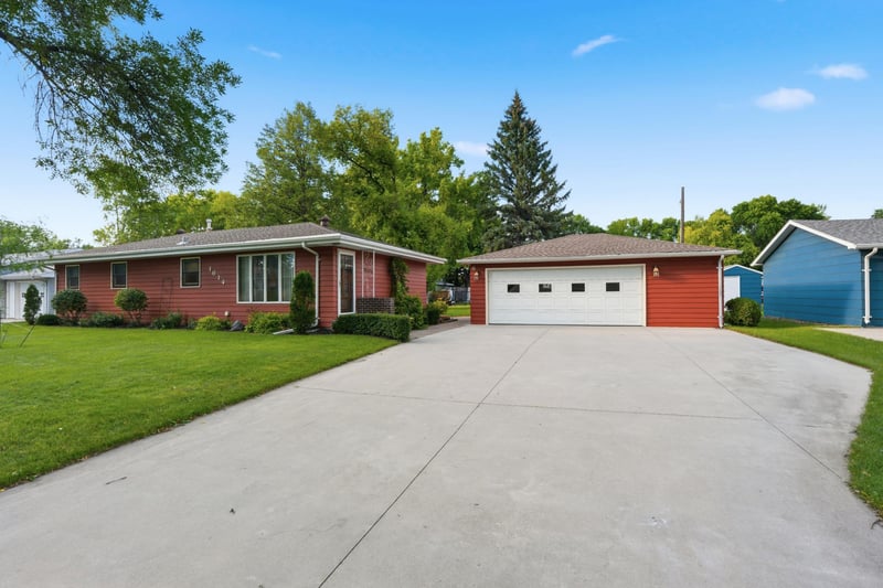 1614 19th St NW, East Grand Forks, MN 56721