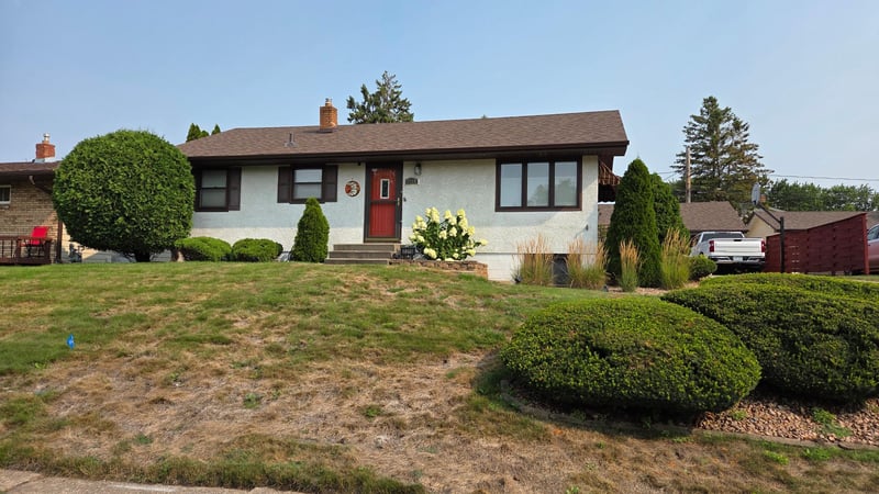 2215 Mesabi Ave, North Saint Paul, MN 55109