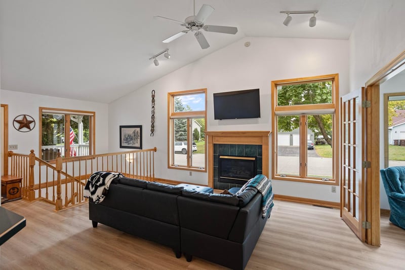 901 5th Ave NW, Buffalo, MN 55313
