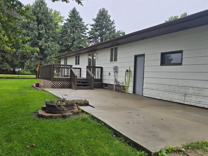 504 Circle Dr, Rushmore, MN 56168