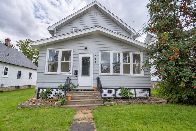 517 3rd St NW, Chisholm, MN 55719