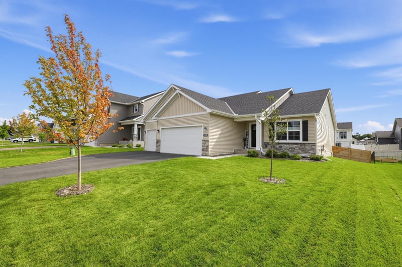 11595 5th St NE, Hanover, MN 55341