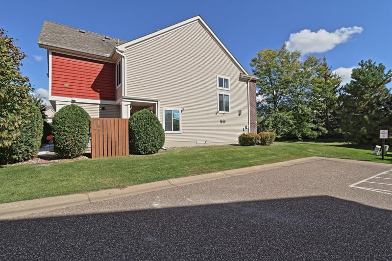 2716 135th St W, Rosemount, MN 55068