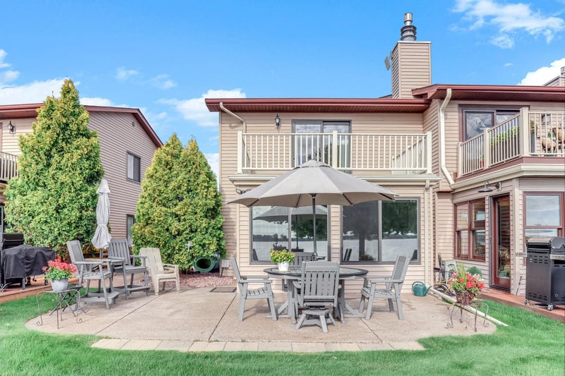 59 1st St SE, Forest Lake, MN 55025
