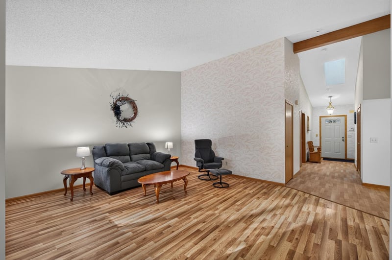 2643 Lake Court Cir, New Brighton, MN 55112