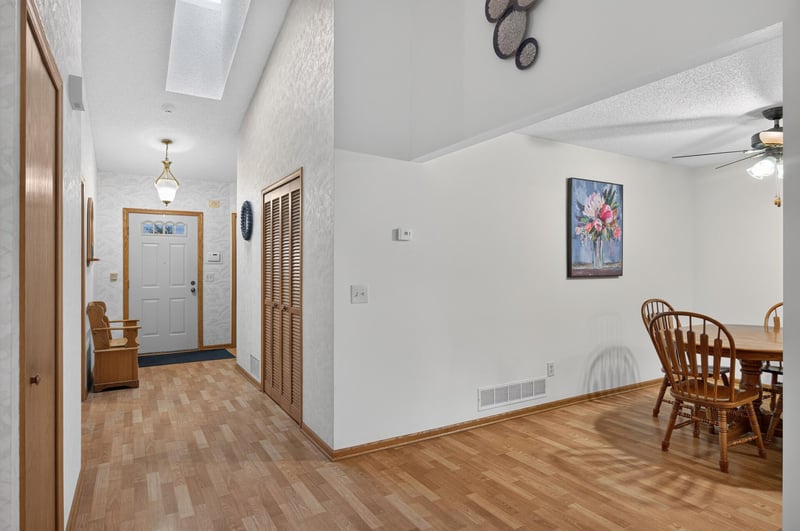 2643 Lake Court Cir, New Brighton, MN 55112