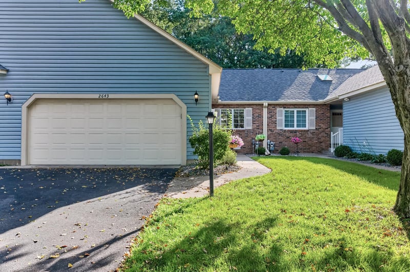 2643 Lake Court Cir, New Brighton, MN 55112