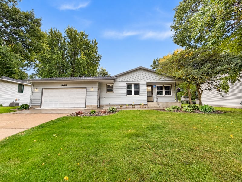 408 17th Ave NE, Waseca, MN 56093