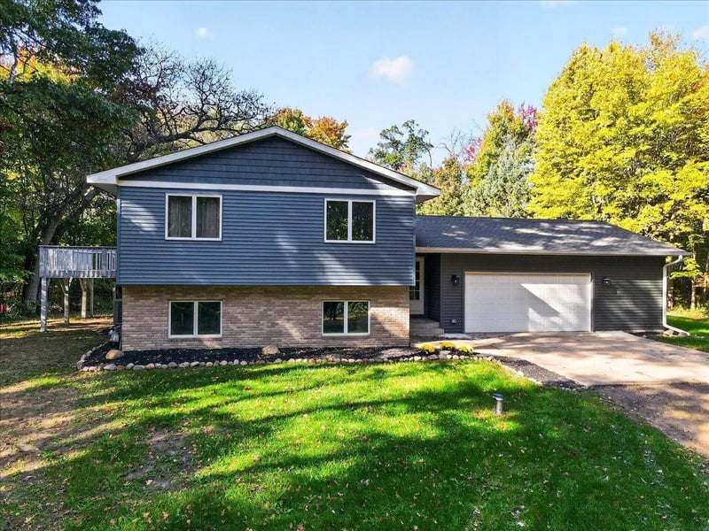 4926 Shady Ln, North Branch, MN 55056