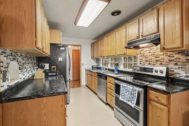849 8th Ave SW, Faribault, MN 55021