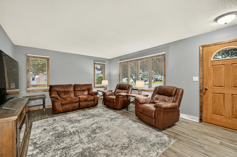 800 6th St NW, Austin, MN 55912