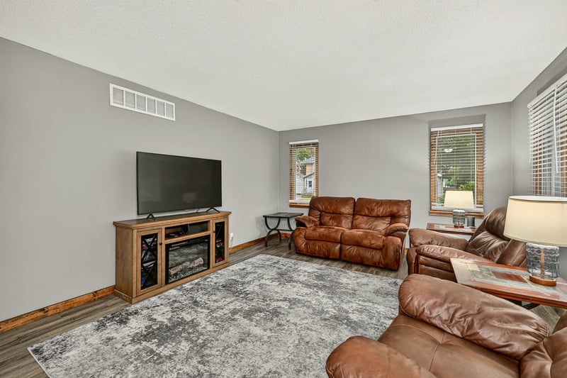 800 6th St NW, Austin, MN 55912