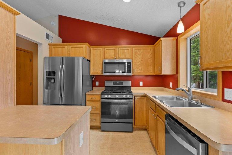 23611 Flora Ct NW, Saint Francis, MN 55070