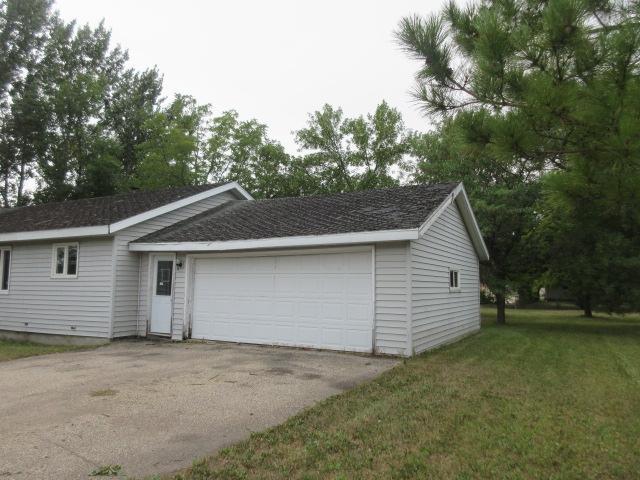 1029 Elm Ave, Hallock, MN 56728