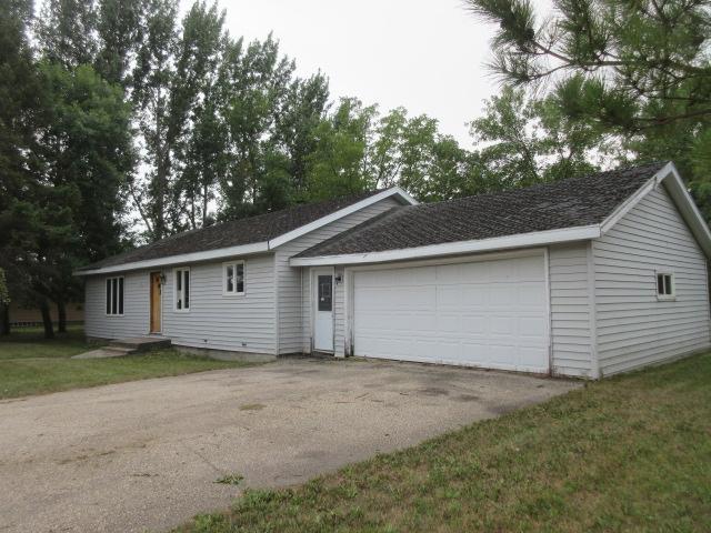 1029 Elm Ave, Hallock, MN 56728