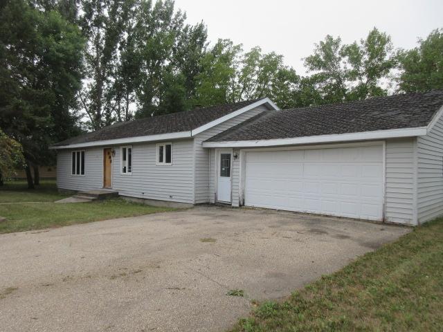 1029 Elm Ave, Hallock, MN 56728
