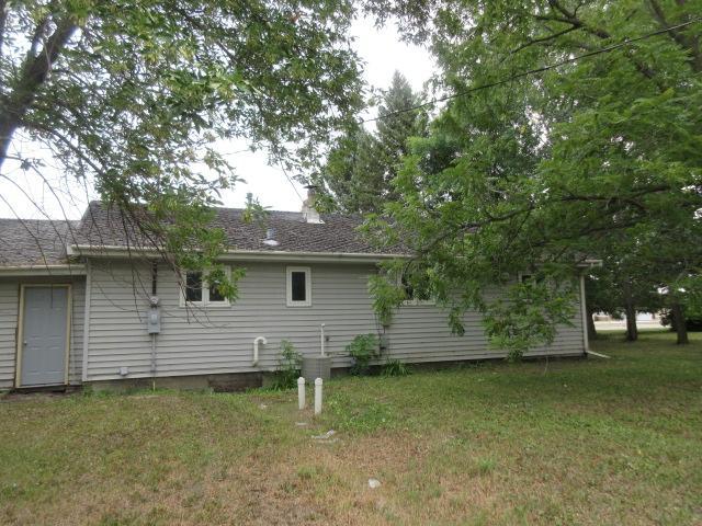 1029 Elm Ave, Hallock, MN 56728