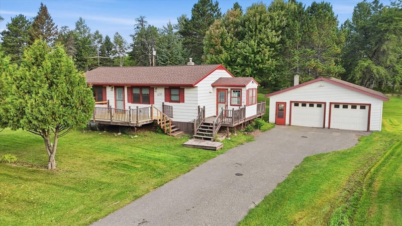 8739 3rd St S, Iron, MN 55751