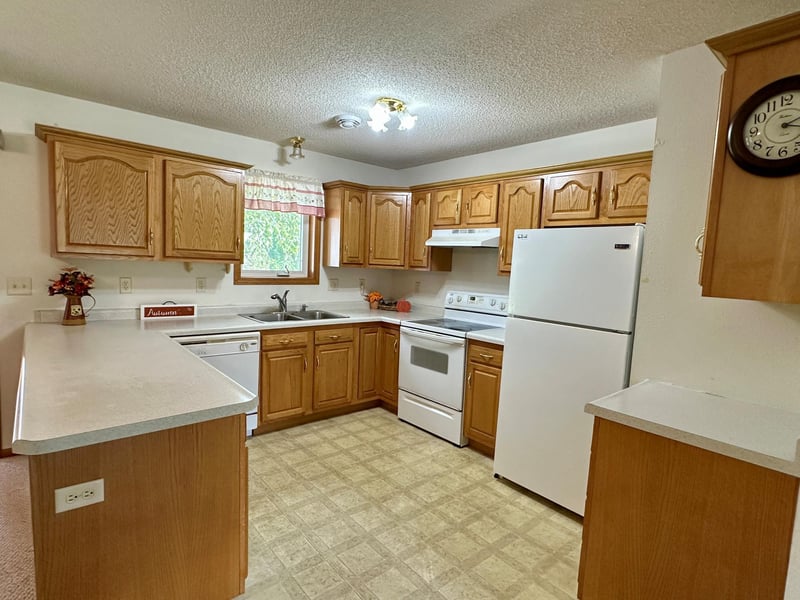 31060 Pine St, Pequot Lakes, MN 56472