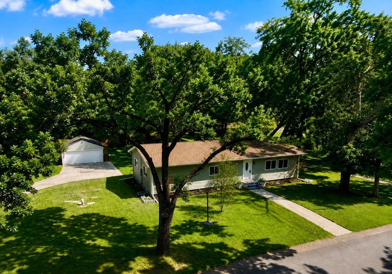 16570 22nd St S, Saint Mary's Point, MN 55043