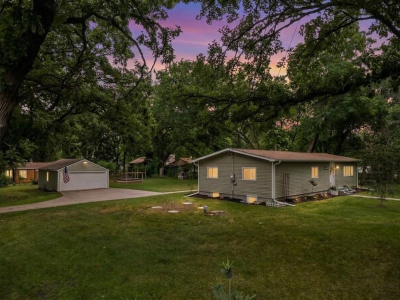 16570 22nd St S, Saint Mary's Point, MN 55043