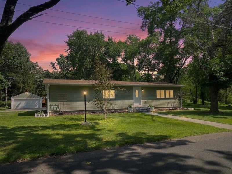 16570 22nd St S, Saint Mary's Point, MN 55043
