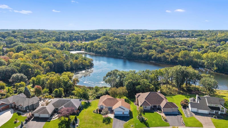 1588 Blackhawk Lake Dr, Eagan, MN 55122