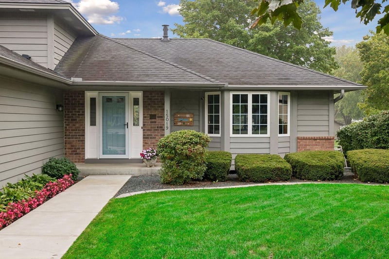 15019 Village Woods Dr, Eden Prairie, MN 55347