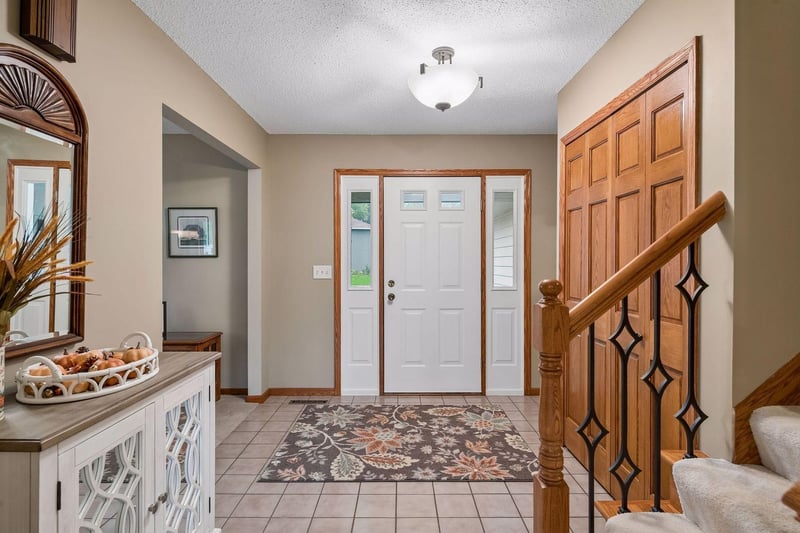 15019 Village Woods Dr, Eden Prairie, MN 55347