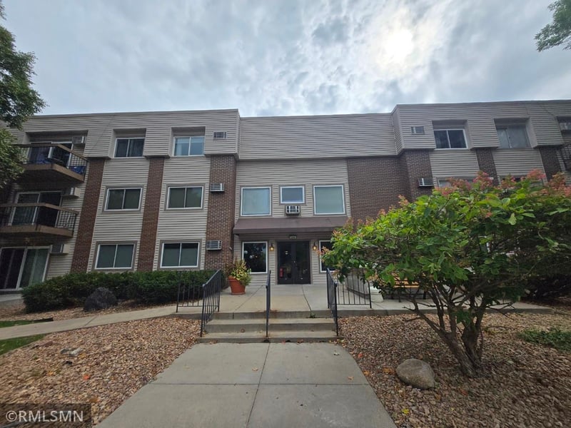 2800 Hillsboro Ave N #315, New Hope, MN 55427