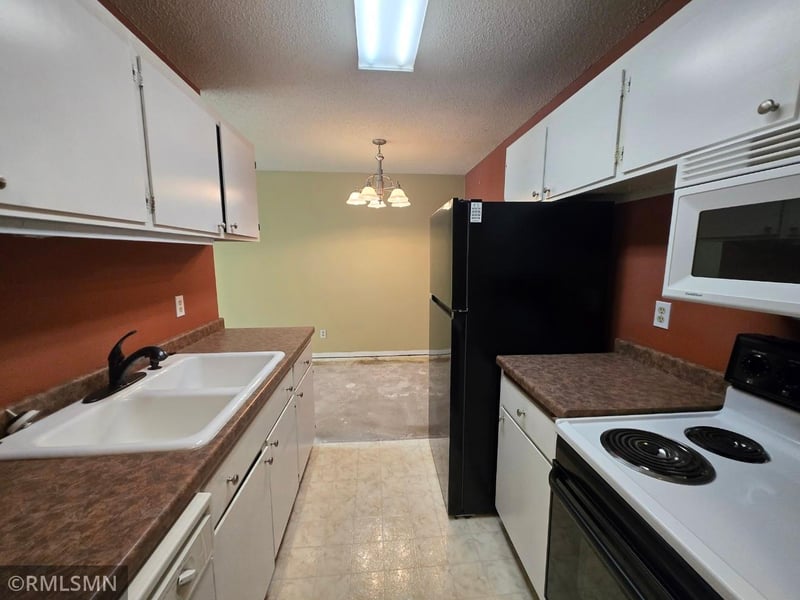 2800 Hillsboro Ave N #315, New Hope, MN 55427