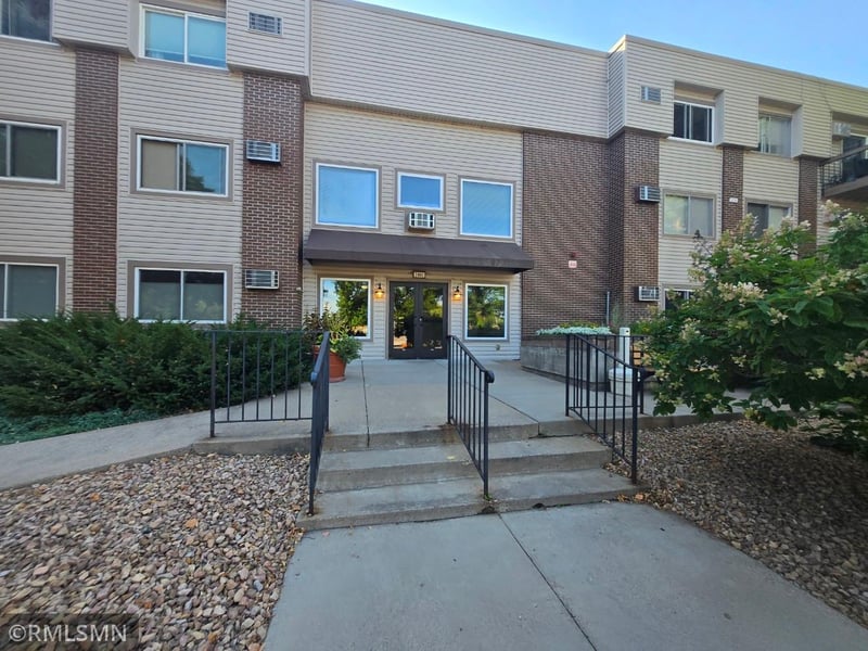 2800 Hillsboro Ave N #315, New Hope, MN 55427