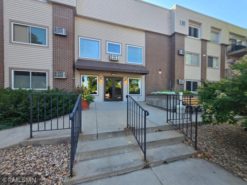 2800 Hillsboro Ave N #315, New Hope, MN 55427
