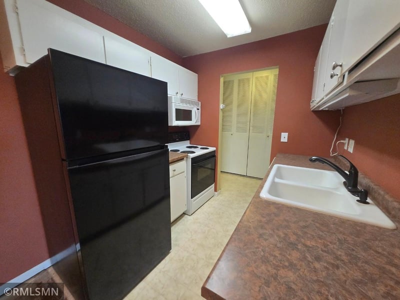 2800 Hillsboro Ave N #315, New Hope, MN 55427