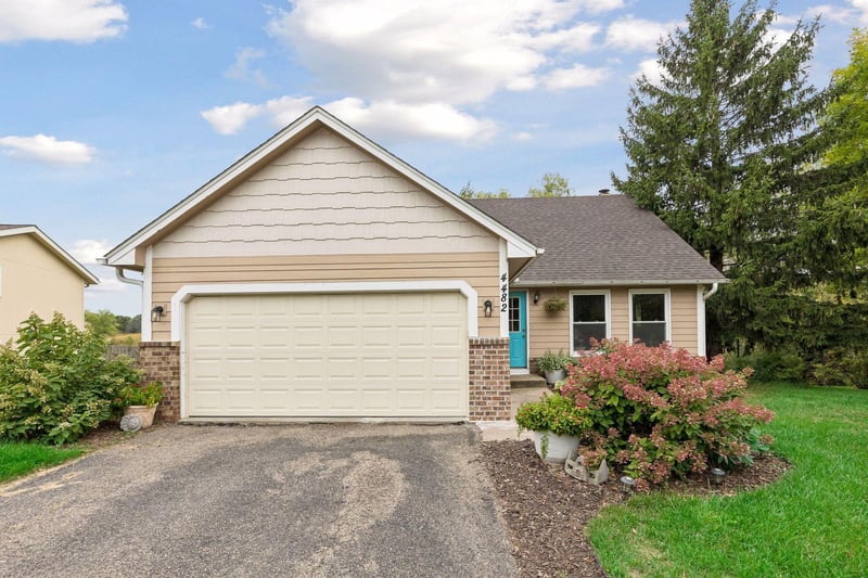 4482 Oak Pond Rd, Eagan, MN 55123