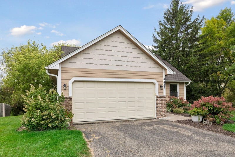 4482 Oak Pond Rd, Eagan, MN 55123